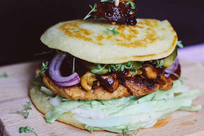 Veganer Pancake Burger Zucker&Jagdwurst