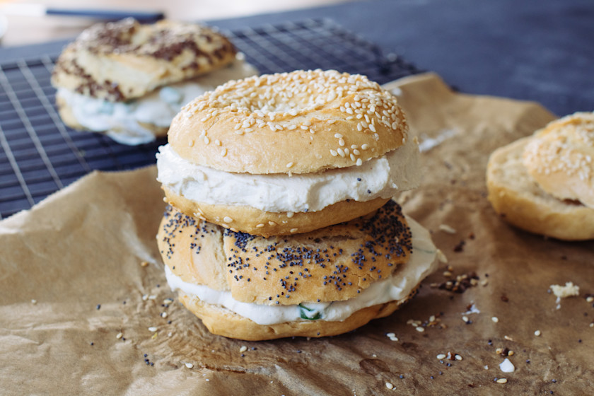 Vegan cream cheese bagel Zucker&Jagdwurst