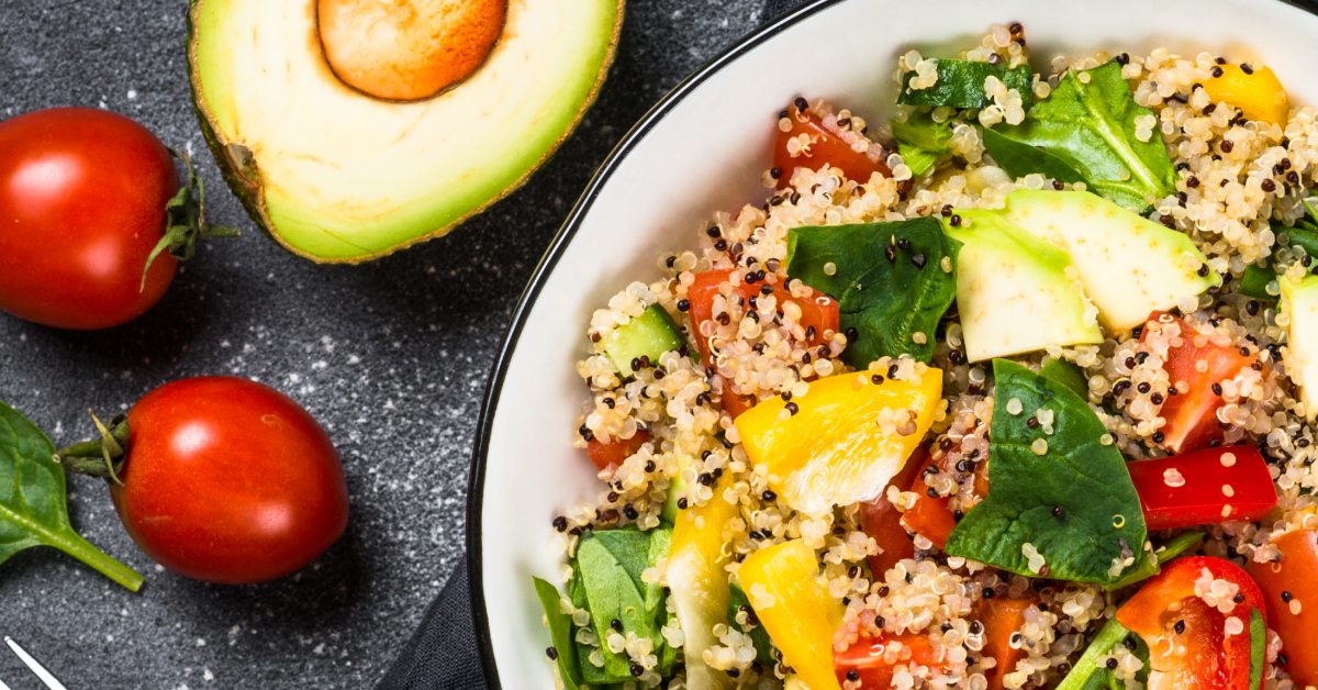 ensalda de quinua con espinaca y palta