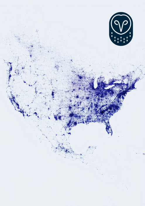 Mapa de Norteamérica con densidad de población, áreas más oscuras que indican mayor concentración, y un logotipo de un búho.