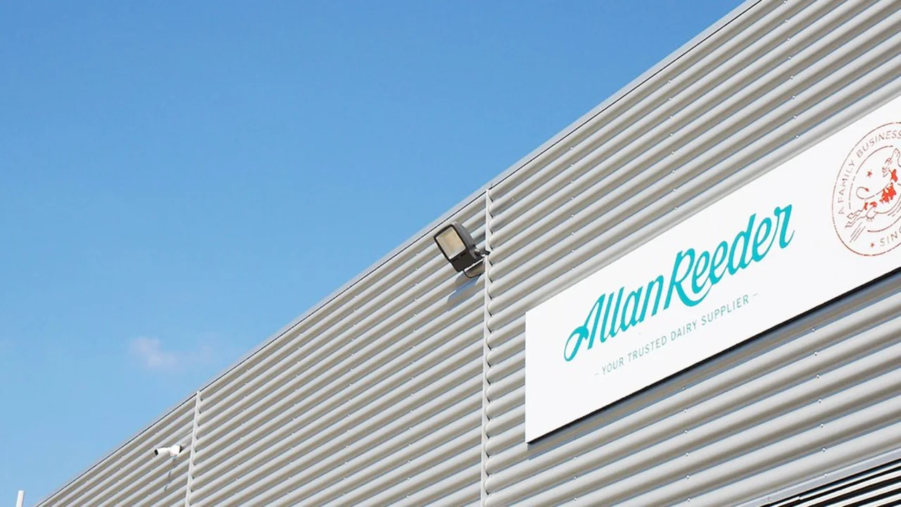 Allan Reeder garantiert die Qualität von über 500 Molkereiprodukten während des gesamten Transports mit Equipment-Monitoring