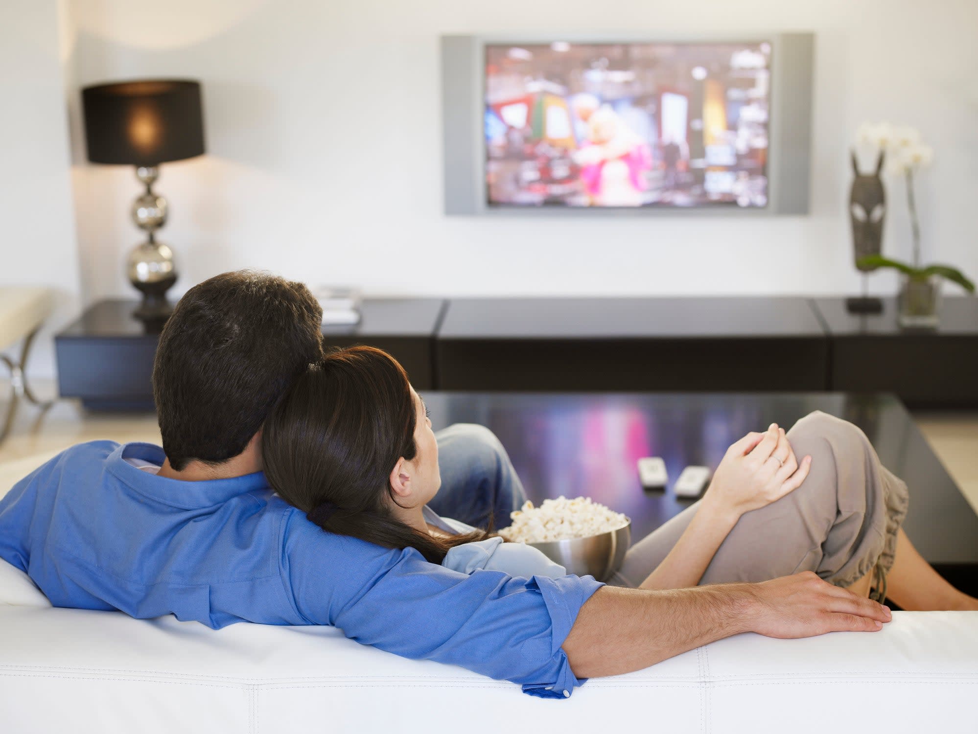 couple-watching-tv-getty-6217 couple-watching-tv-getty-6217