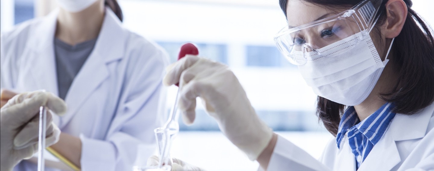 article-header-lilly-oncology franchise-the-power-of-loxo-oncolog-at-lilly-female-in-lab-shutterstock-445347262 article-header-lilly-oncology franchise-the-power-of-loxo-oncolog-at-lilly-female-in-lab-shutterstock-445347262
