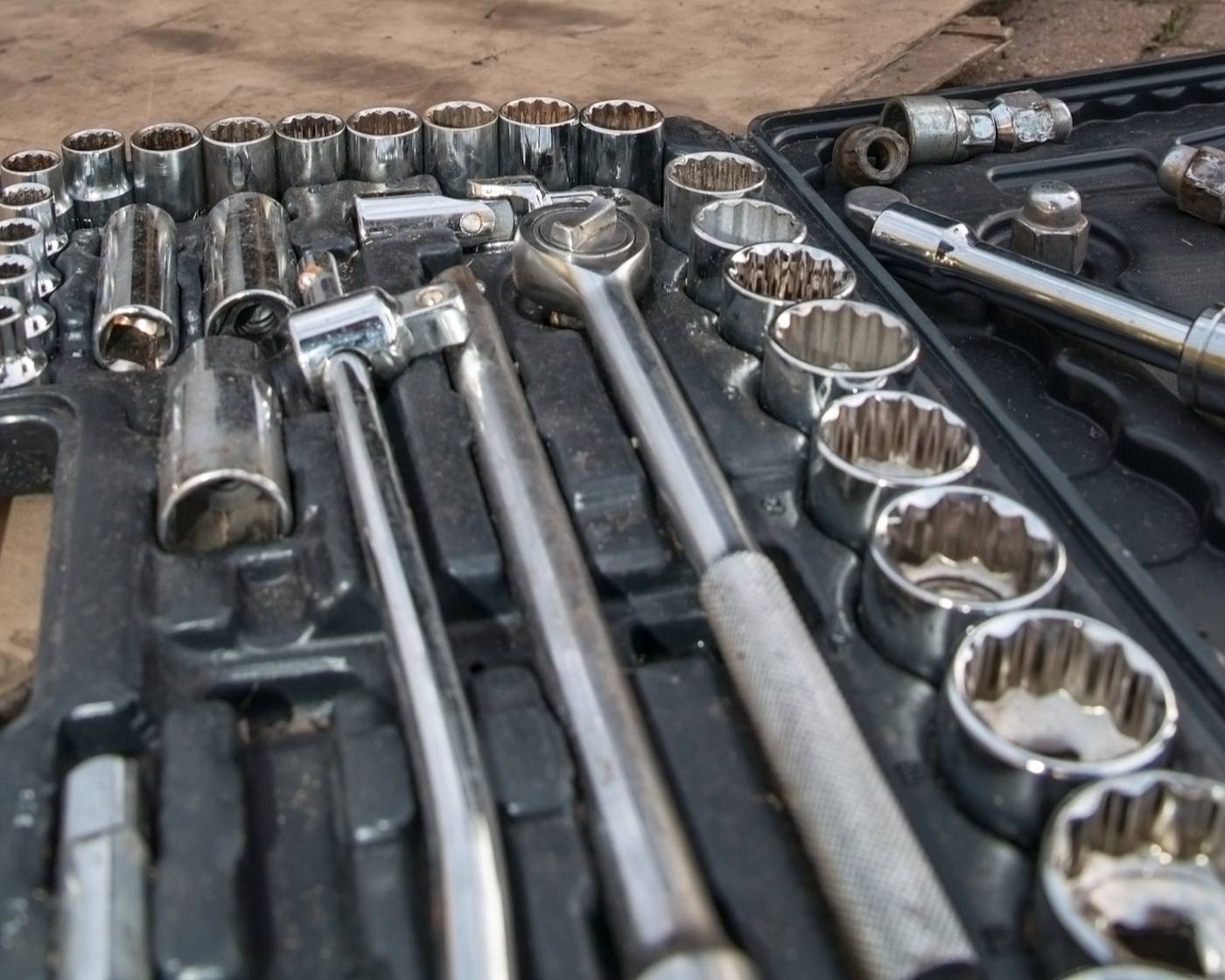 Tool set for electric vehicles