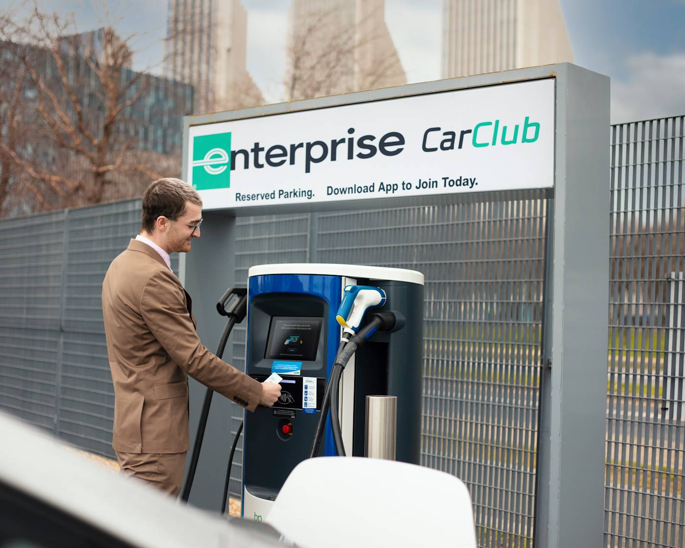 Enterpise eCar Club man charging car