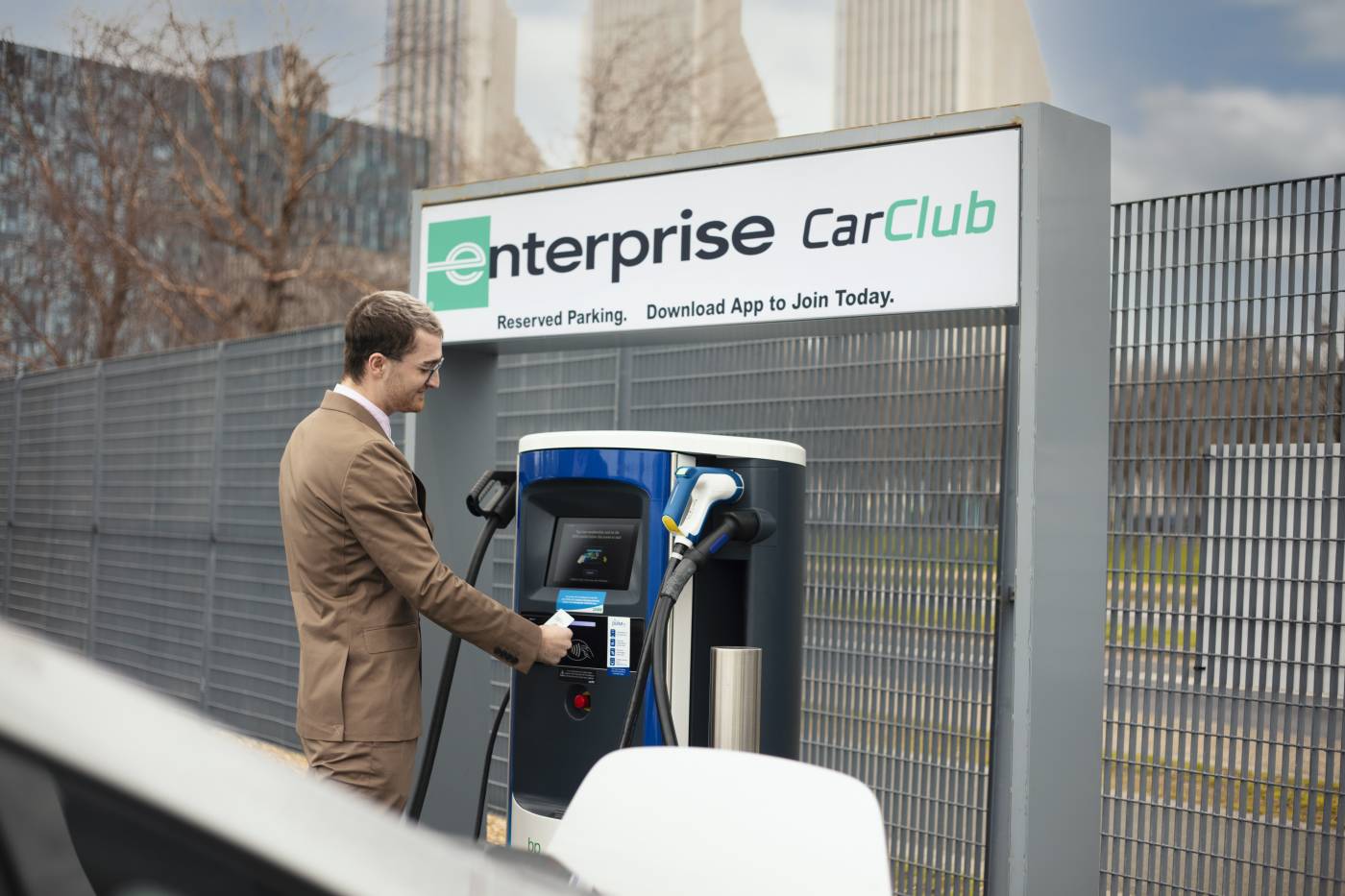 Enterpise eCar Club man charging car