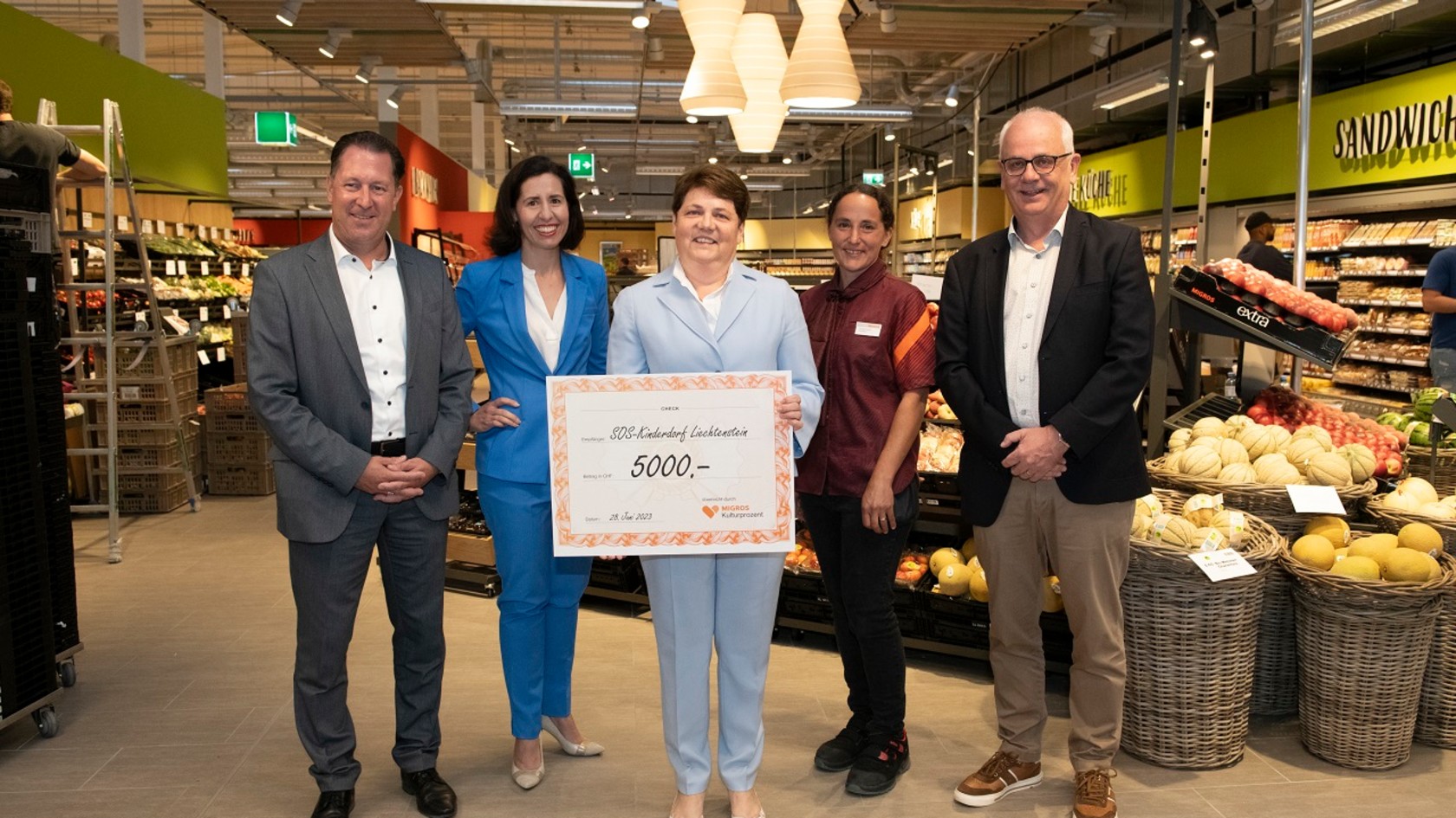 Scheckübergabe an SOS-Kinderdorf Liechtenstein von Migros Schaan