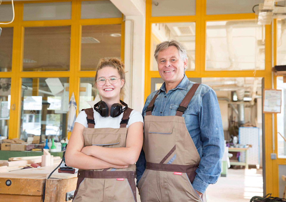 A young person with her trainer in the workshop at the Nuremberg Vocational Training Centre.
