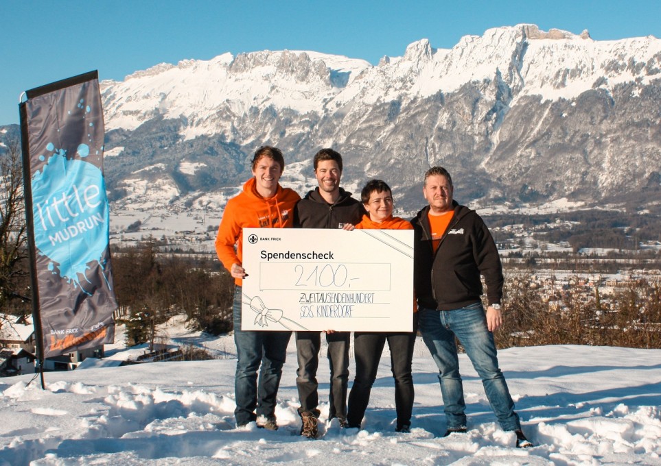 Der Verein Hindernislauf Lie Mud Run überreicht eine Spende an SOS-Kinderdorf Liechtenstein!