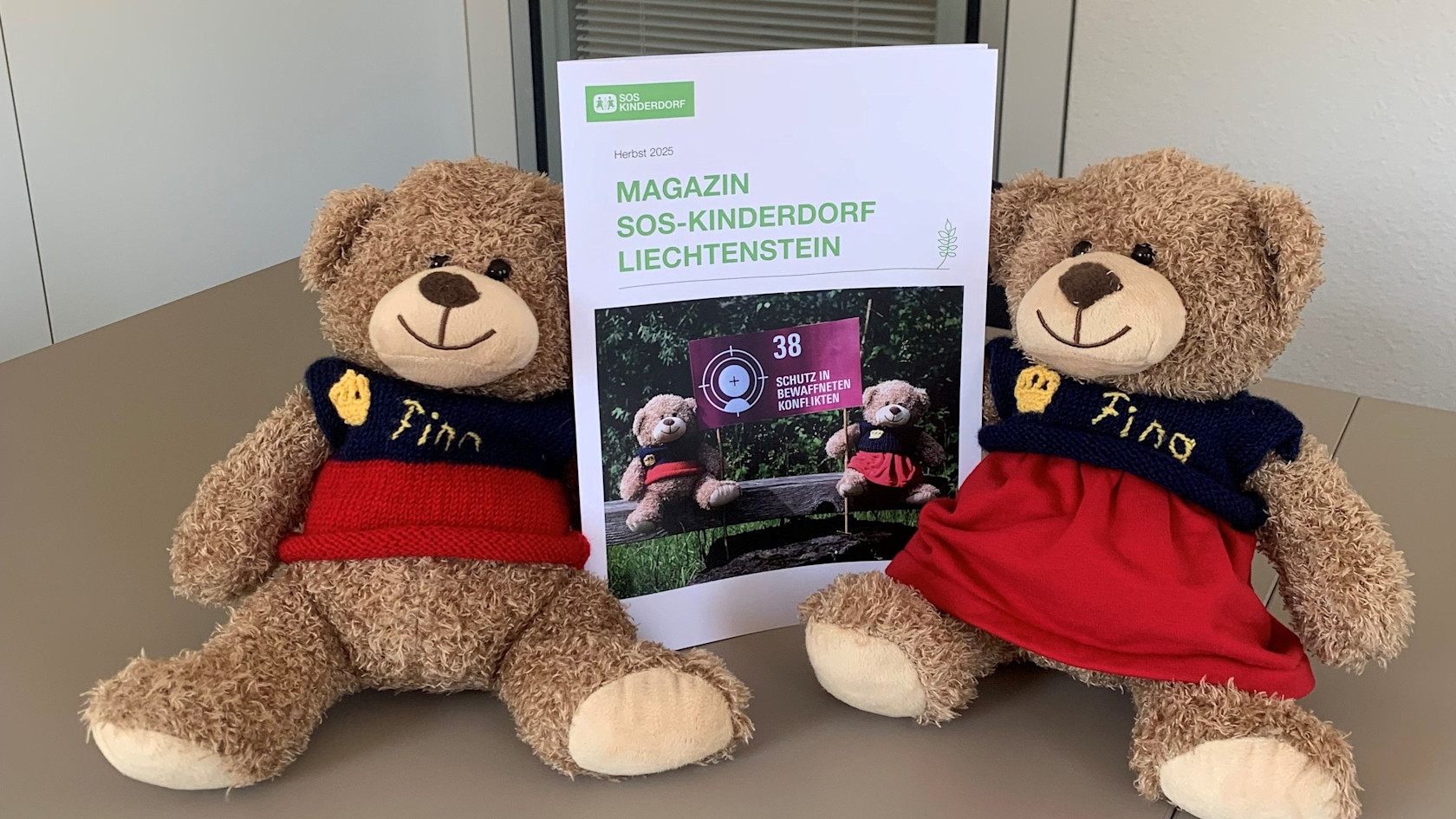 SOS Magazine 2025 with teddies Fina & Finn