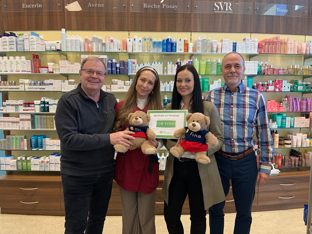 Markus Schaper with two employees of the pharmacy on Postplatz and the owner, Niko Frick