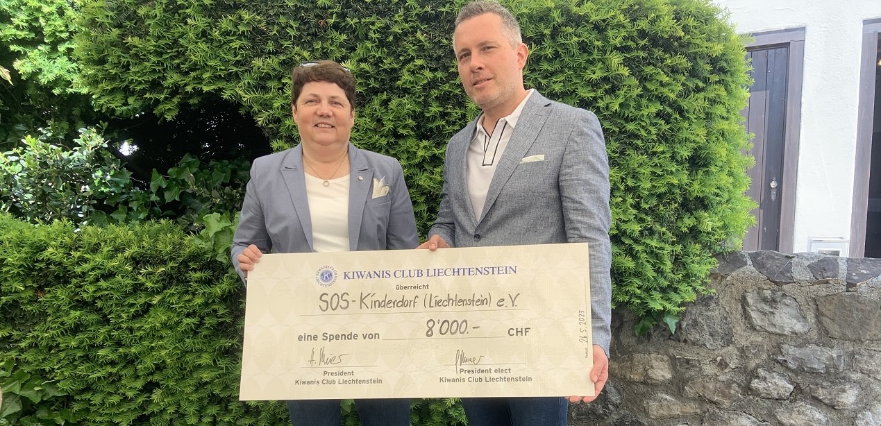 Kiwanisclub Liechtenstein übergibt Scheck an SOS-Kinderdorf Liechtenstein