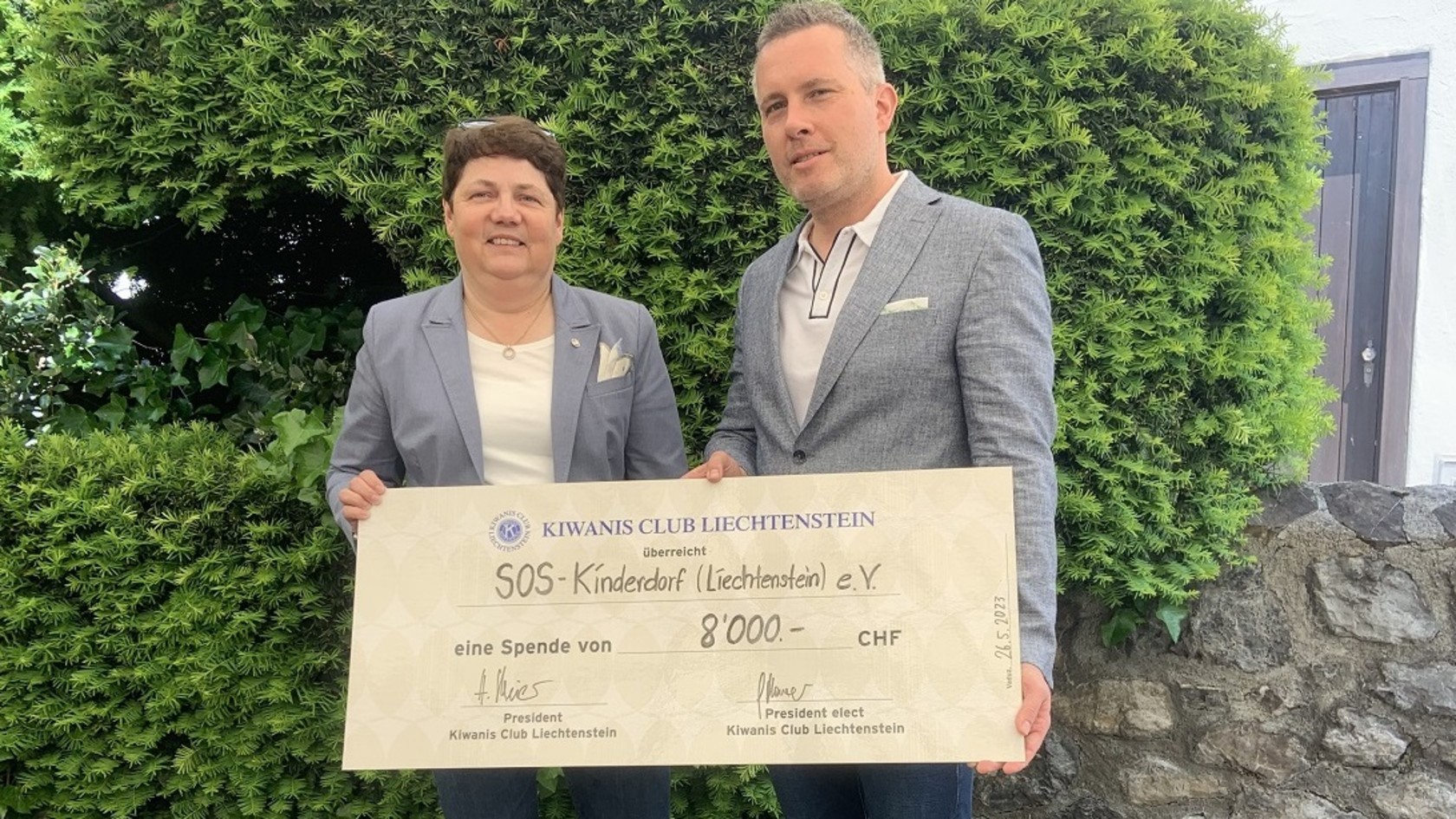 Kiwanisclub Liechtenstein übergibt Scheck an SOS-Kinderdorf Liechtenstein
