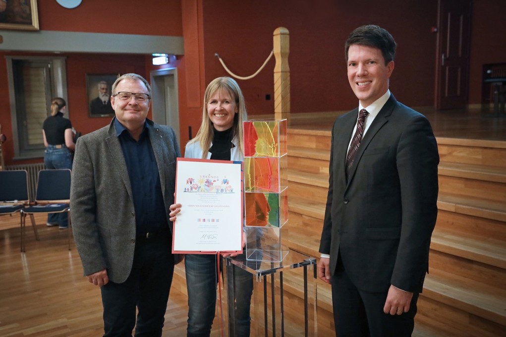 SOS-Kinderdorf erhielt für die SOS-Herzkiste den Chancengleichheitspreis überreicht.