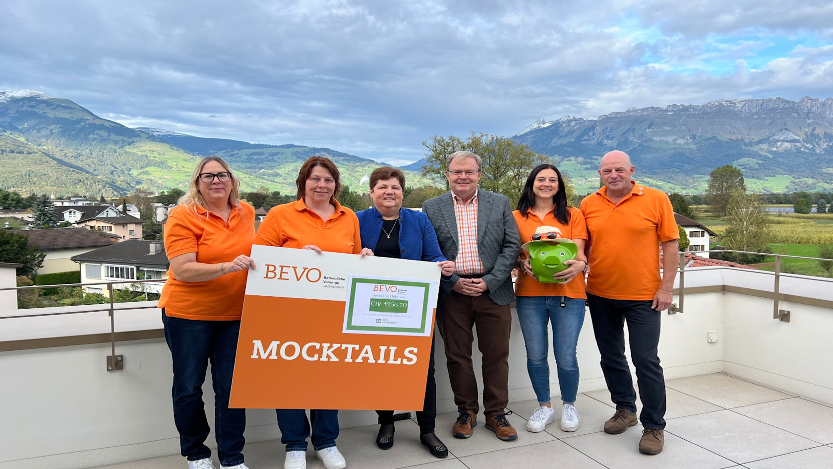 Mocktails for a good cause in aid of SOS Children's Villages – At this year's LIHGA 2024, the BEVO Vorsorgestiftung stand was dedicated to a good cause. The dedicated team attracted numerous visitors with refreshing mocktails, who were not only delighted by the delicious non-alcoholic drinks, but also made generous donations.