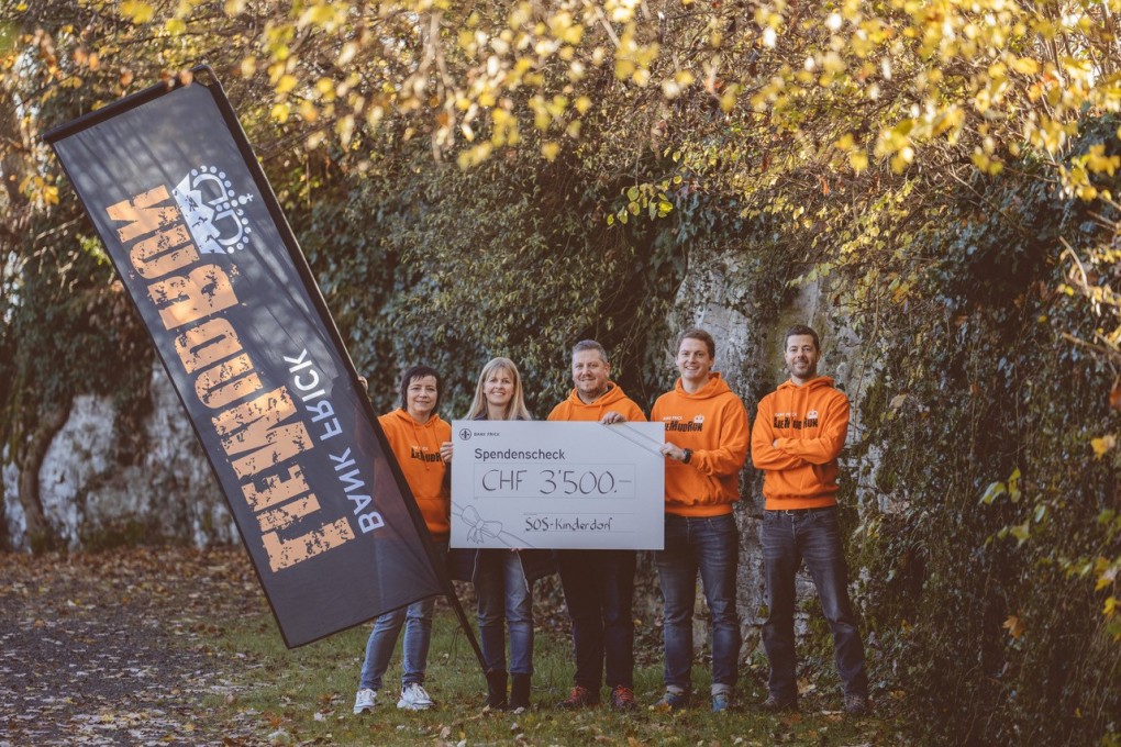 Spendenübergabe vom Verein Hindernislauf Lie Mud Run an SOS-Kinderdorf Liechtenstein