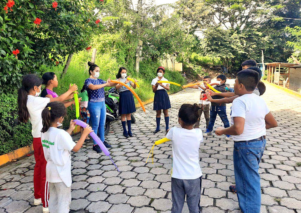 Children and familiys get supported by the family strenghtening programme of SOS Childrens Village.