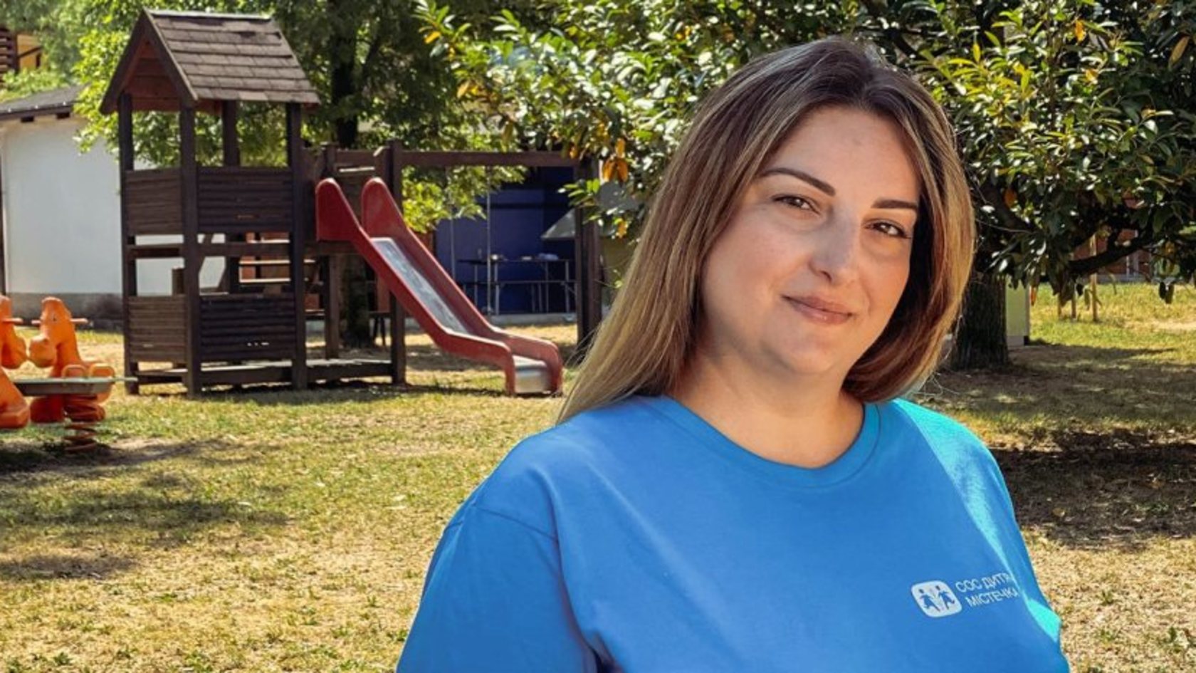 Mitarbeiterin Yevgeniya Rzayeva aus der Ukraine kümmert sich nun in Polen um elternlose Kinder.