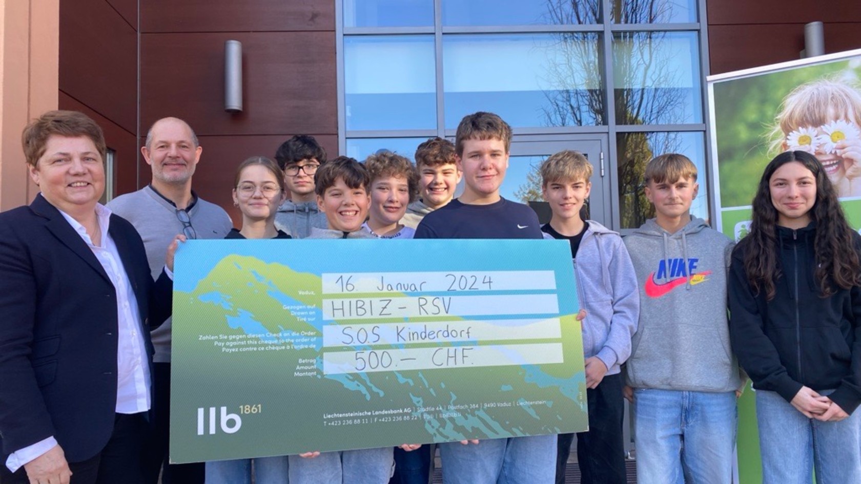 Jugendliche der Realschule Vaduz spenden an SOS-Kinderdorf