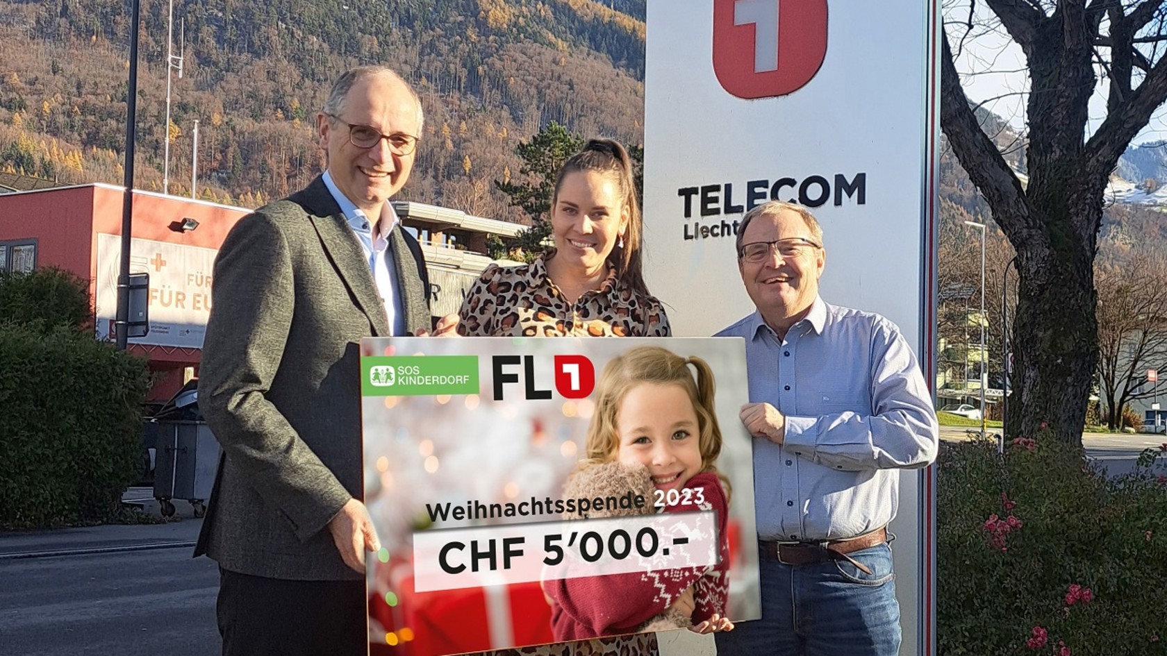Die Telecom FL1 unterstütz SOS-Kinderdorf mit einer grosszügigen Weihnachtsspende.