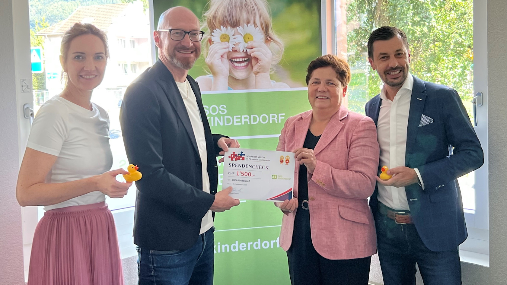 Scheckübergabe Entenrennen 2026