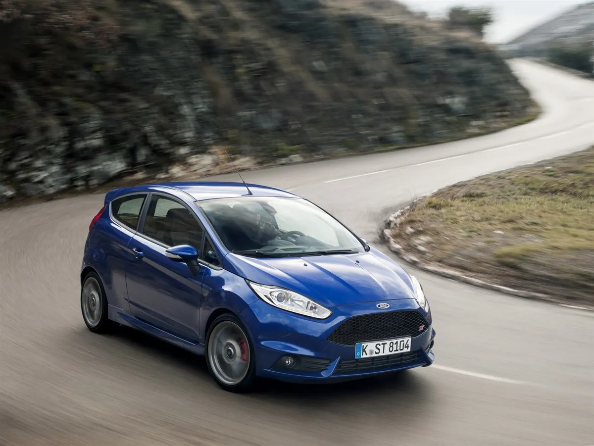 Ford Fiesta - Auto Review