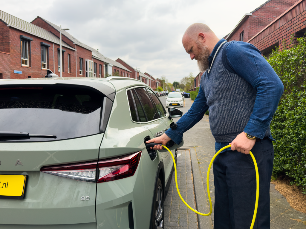 Nooit meer tanken: wat elektrisch rijden je dagelijks en op vakantie oplevert