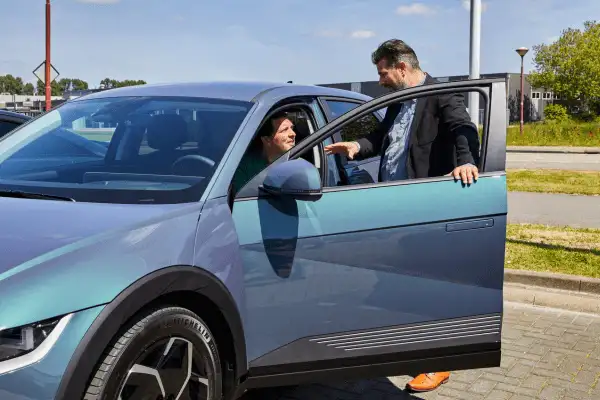 \nOp zoek naar een elektrische auto?