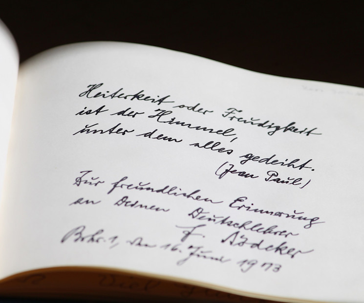 Gedicht in schöner Schreibschrift
