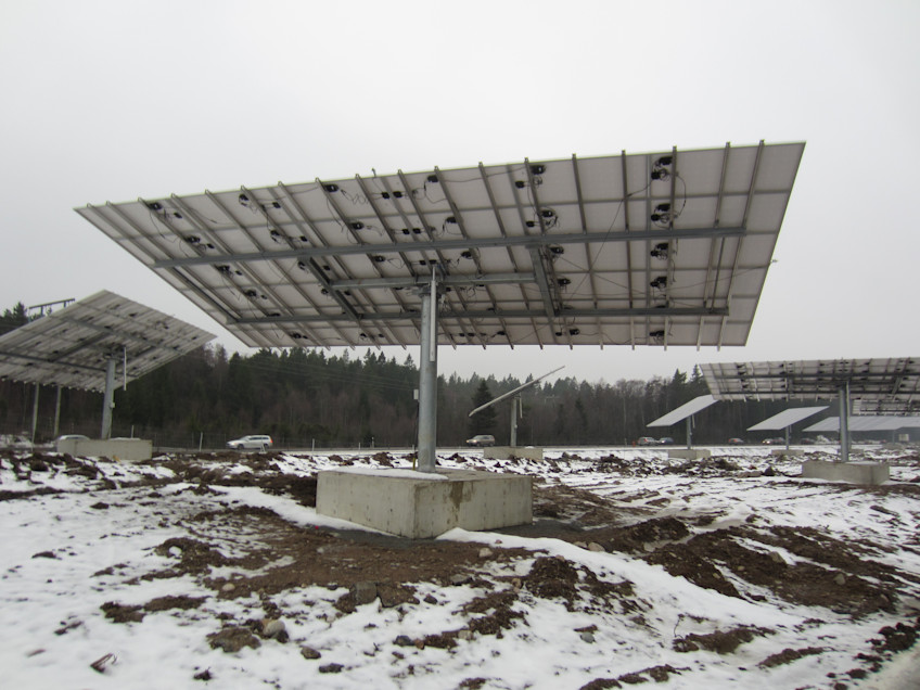 En solföljare i megawattparken i Västerås