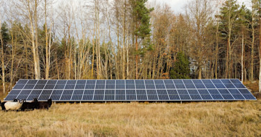 En markinstallerad solcellsanläggning i Västervik