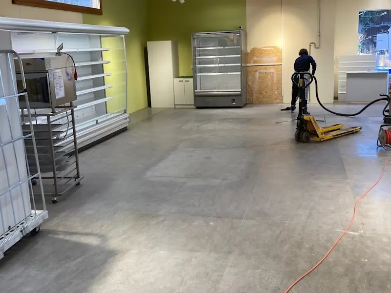 Umbau- und Einrichungsarbeiten 04