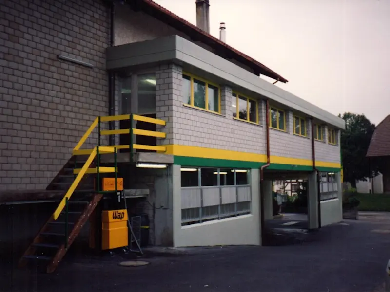 Bau der Waschanlage und Anbau des Ladens Ueberstorf 1992 Foto Bau Waschanlage und Anbau