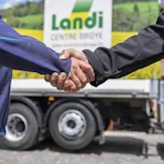 landi-centre-broye_detail_agro-handschlag (1).jpg
