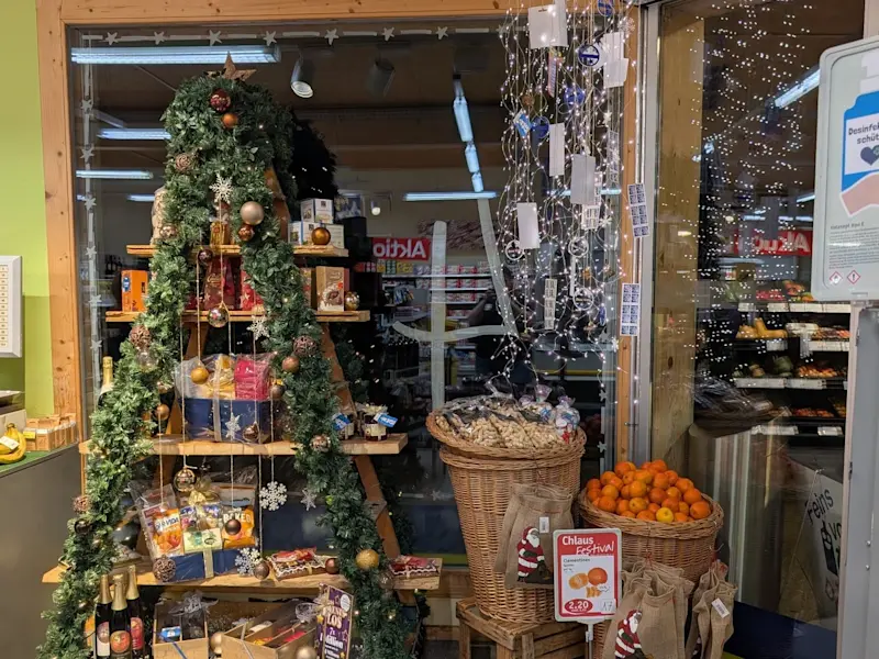 Im Volg Weier i. E. wurde der Kundentag gefeiert und ein schönes Adventsfenster gestaltet. IMG-20251204-WA0008.jpg