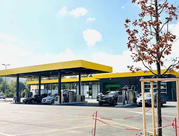 Sechs Selfwash Boxen