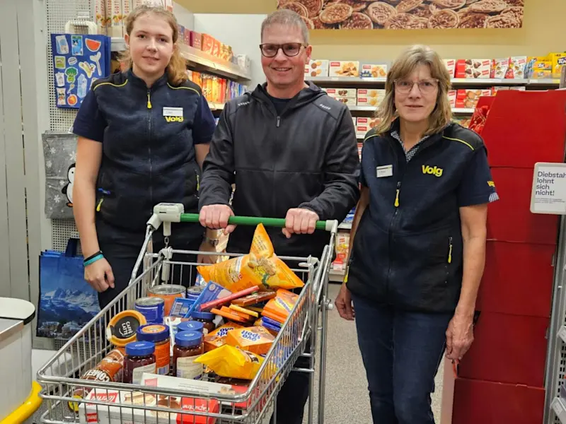 Stefan Kaderli gewann den 3. Preis. Im Volg Weier durfte er mit einem Einkaufswagen für 2 Min. durch den Laden rennen und alle Produkte seiner Wahl in den Wagen packen. Medien (48) (2).jpg