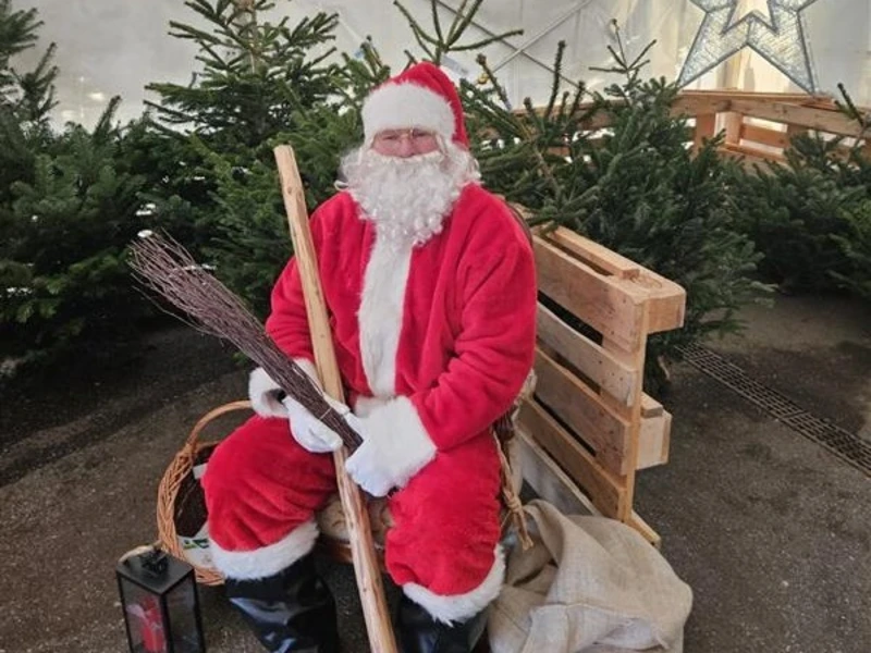 Auch der Weihnachtsmann kam zu Besuch. 798d524b-bab6-4853-85bf-296221d164ec.jpg