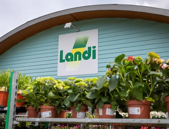 LANDI, Logo über LANDI Laden Eingang