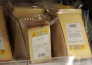 CheesGourmet hoch.jpg