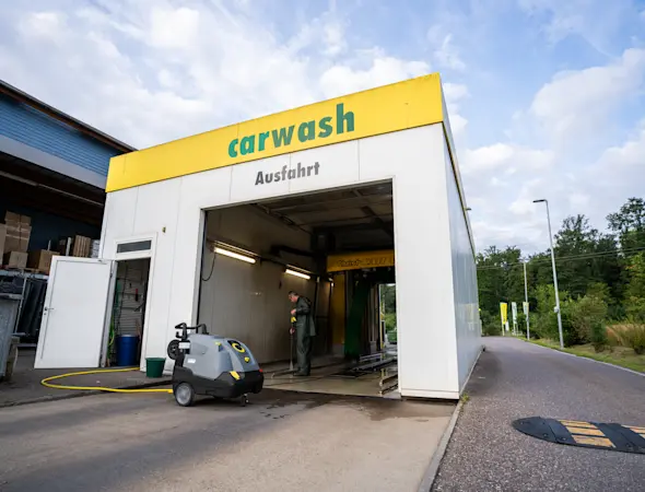 Portal Waschanlage Rheinfelden-Ost Reinigung in Action I.jpg