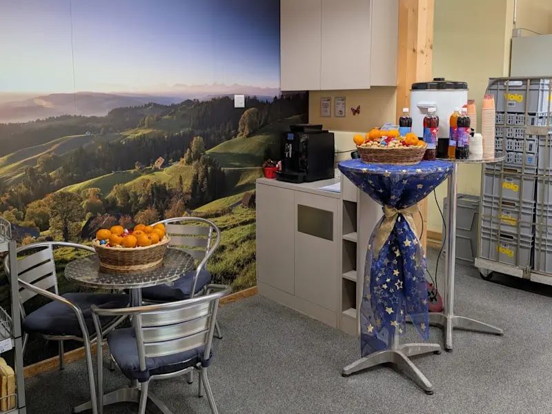 Im Volg Weier i. E. wurde der Kundentag gefeiert und ein schönes Adventsfenster gestaltet. IMG-20251204-WA0006.jpg