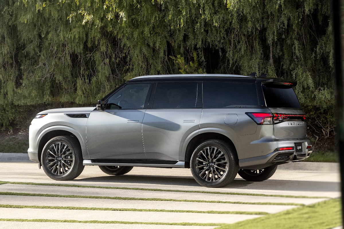 2027 Infiniti QX80 rear