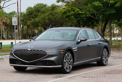 2023 Genesis G90