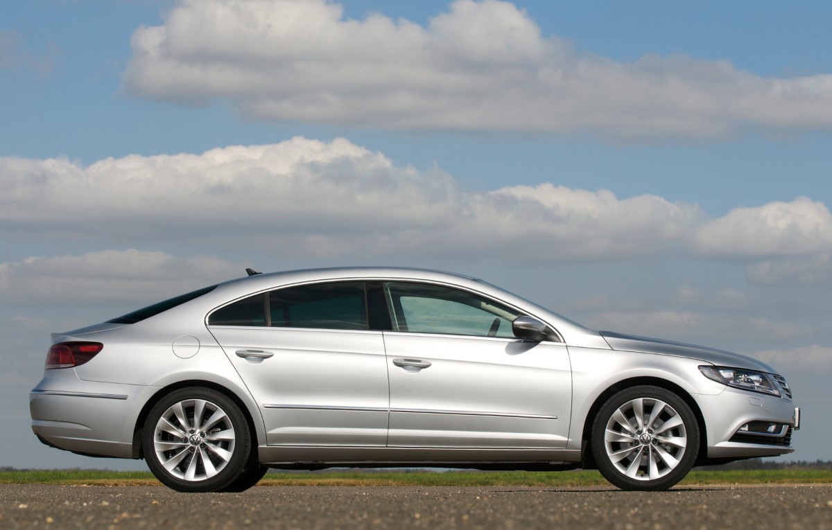 2012-2017 Volkswagen CC front three quarters static
