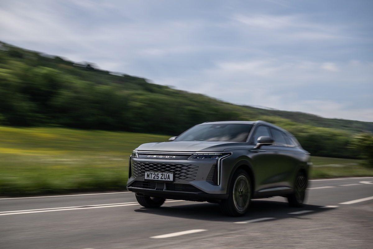 Omoda 9 front driving