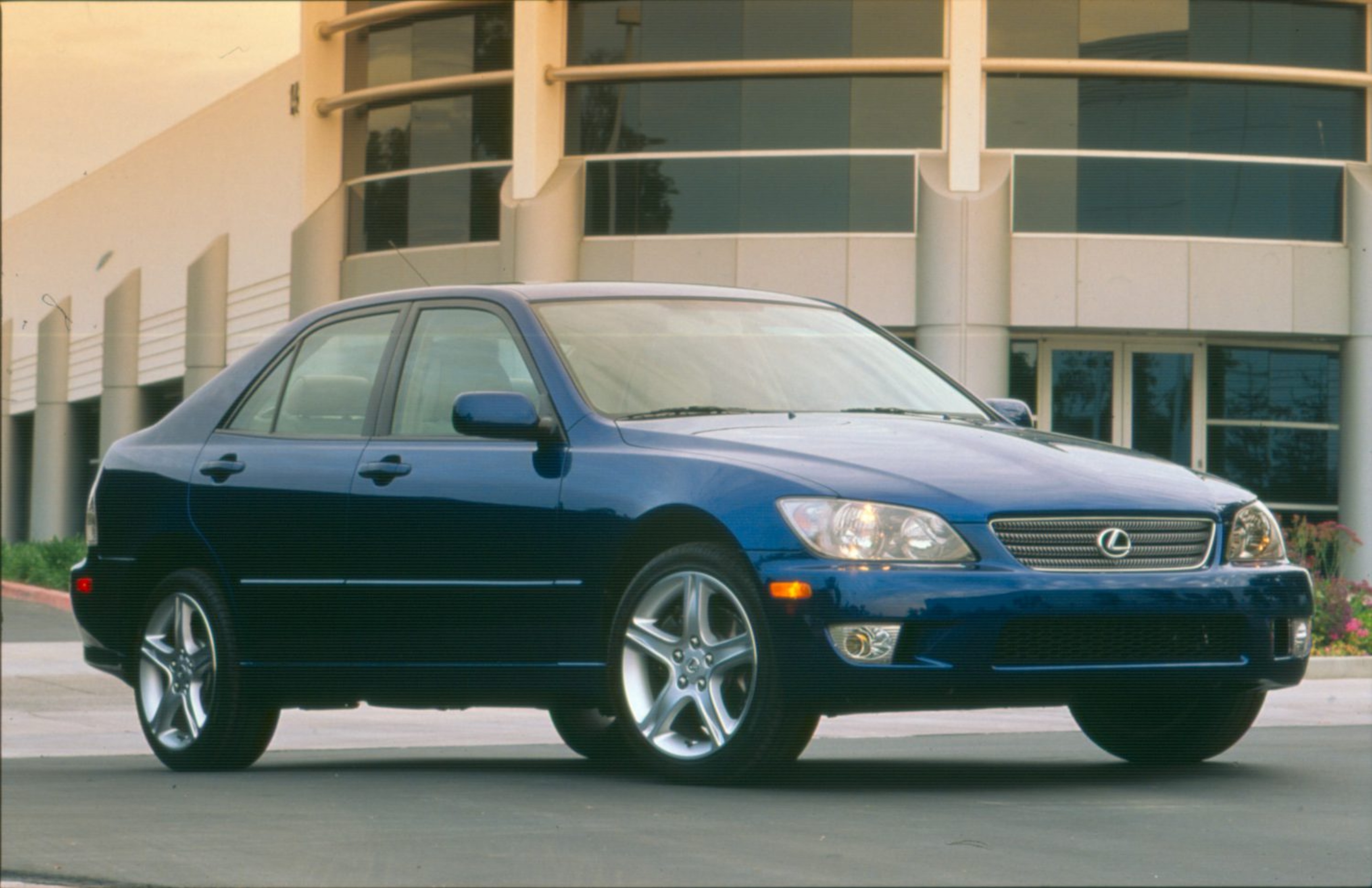 2001 Lexus IS sedan