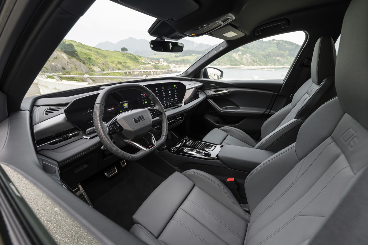 2025 Audi Q6 e-tron Preview - interior