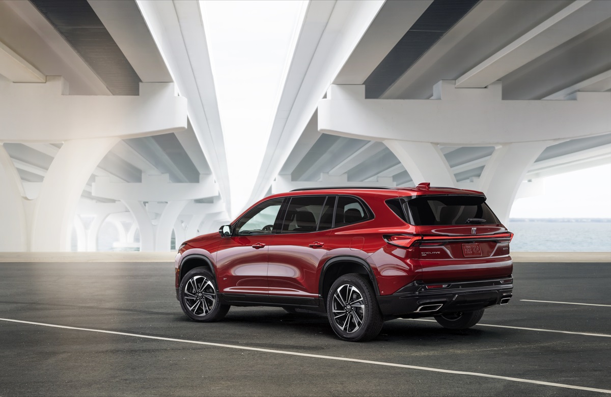 2025-Buick-Enclave-Rear-3-4