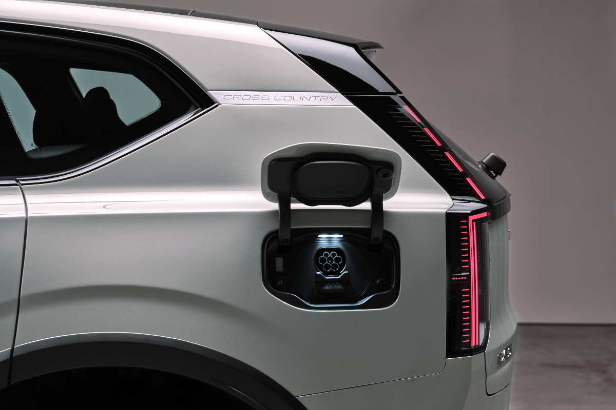 2026 Volvo EX60 charger